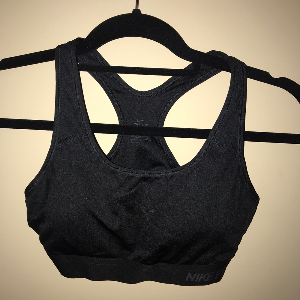 Black nike sports bra